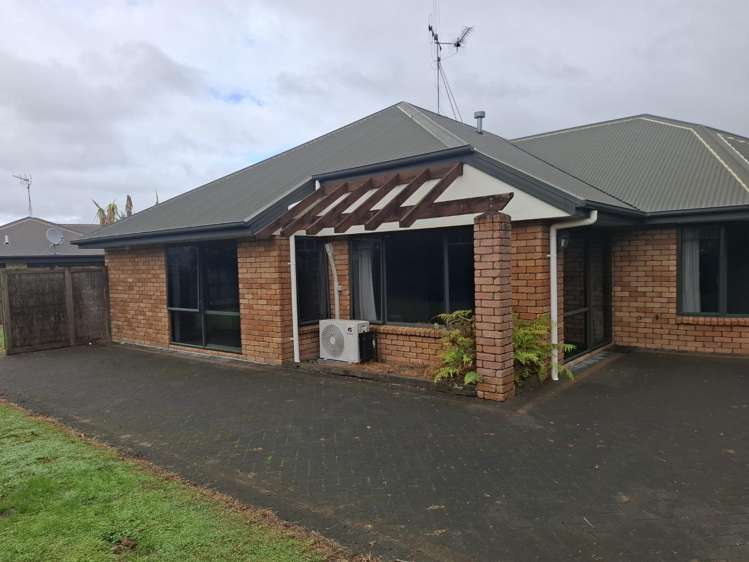 24 Oaklands Drive 11373_1