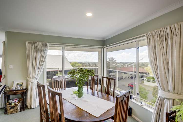 76A Churchill Drive Taradale_11