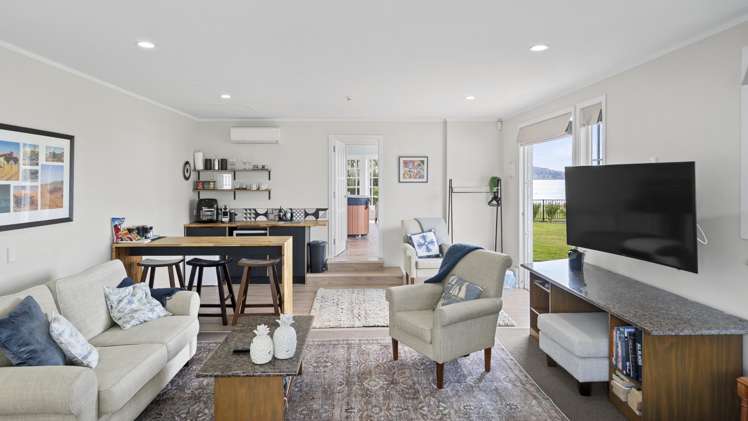 6 Cooper Avenue Holdens Bay_31