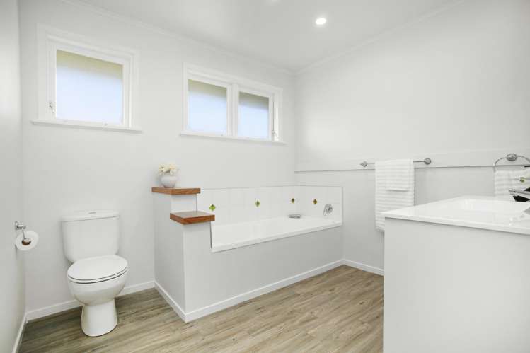 7 Holyoake Crescent Avalon_11