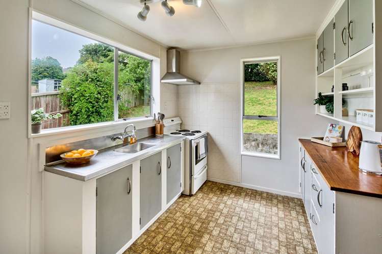 61 Davidson Crescent Tawa_4