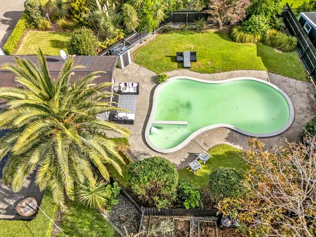 Poolside Paradise in Coastal Clive!