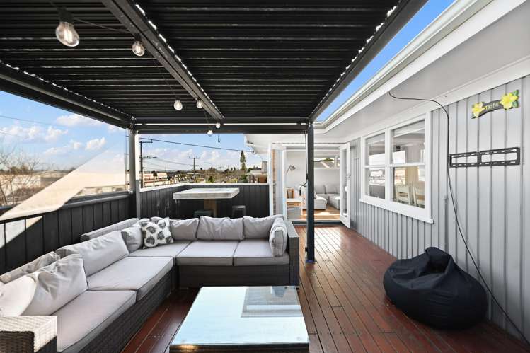 1 Garden Heights Avenue Glenview_19