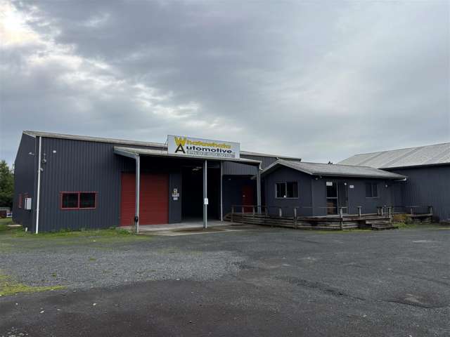 Workshop and Yard with Options