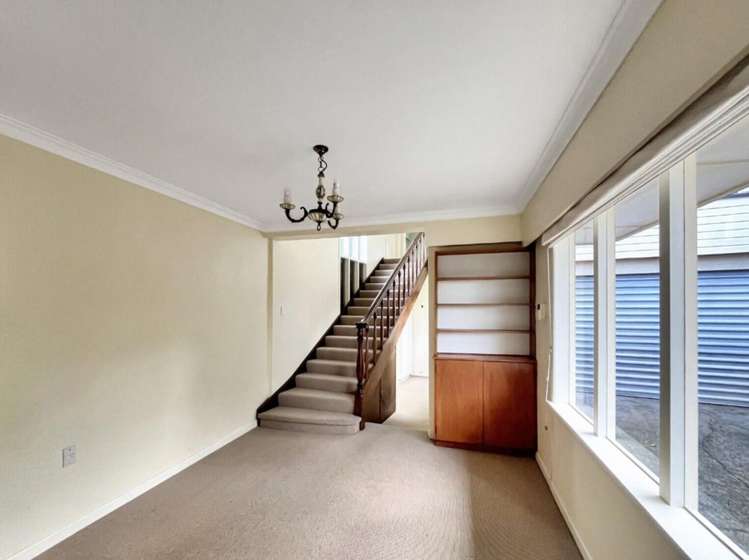 64 Chesham Avenue Waipahihi_23