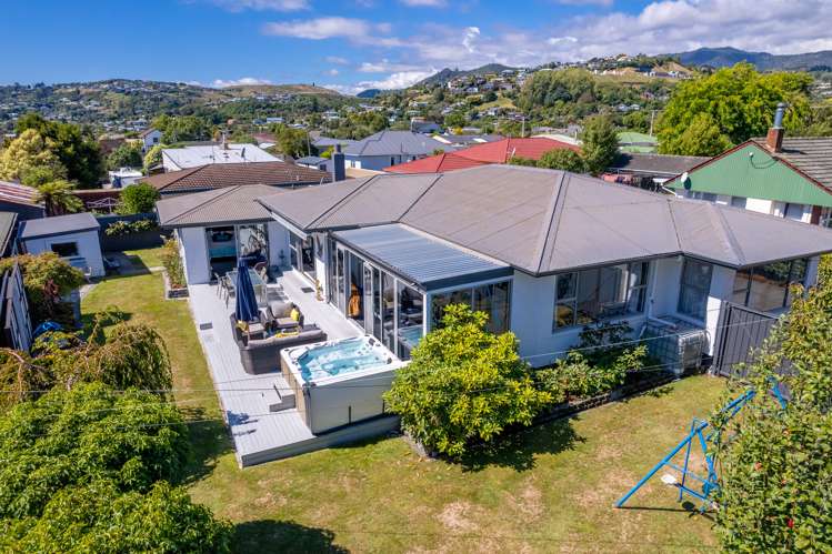 8 Neale Avenue Stoke_23