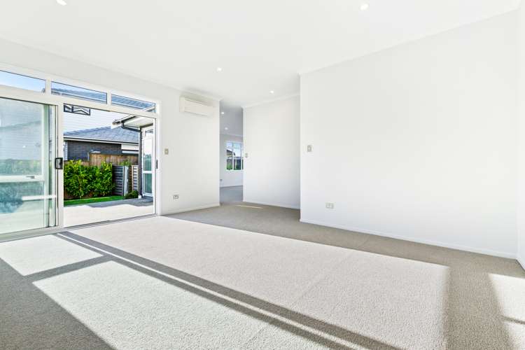 13 Couldrey Crescent Red Beach_14