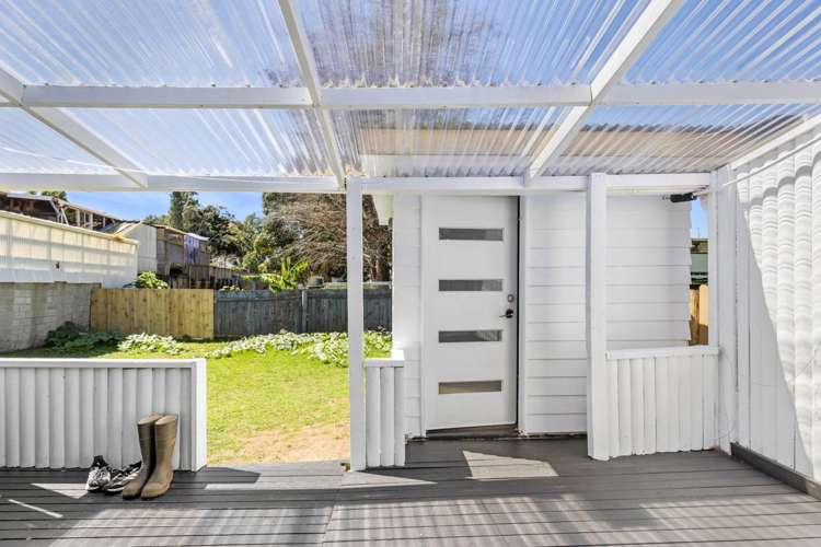 2/9 Slim Place Clendon Park_3