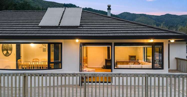 1276 Coast Road Wainuiomata_9