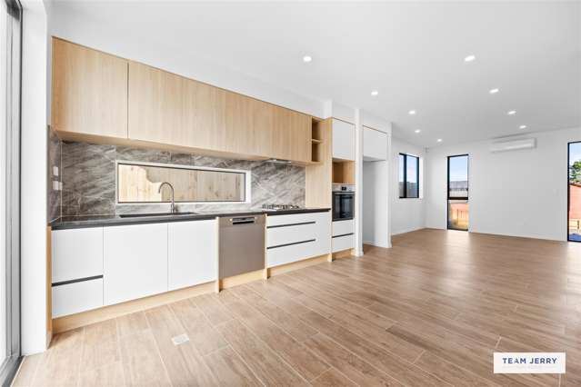 Westgate - Modern Comfort & Prime Convenience