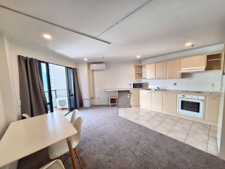 12C/6 Whitaker Place 10015_1