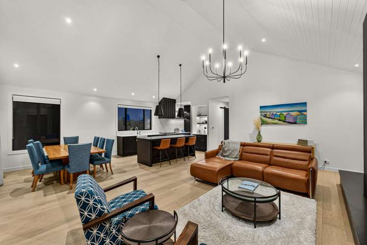 8 Collings Drive_2