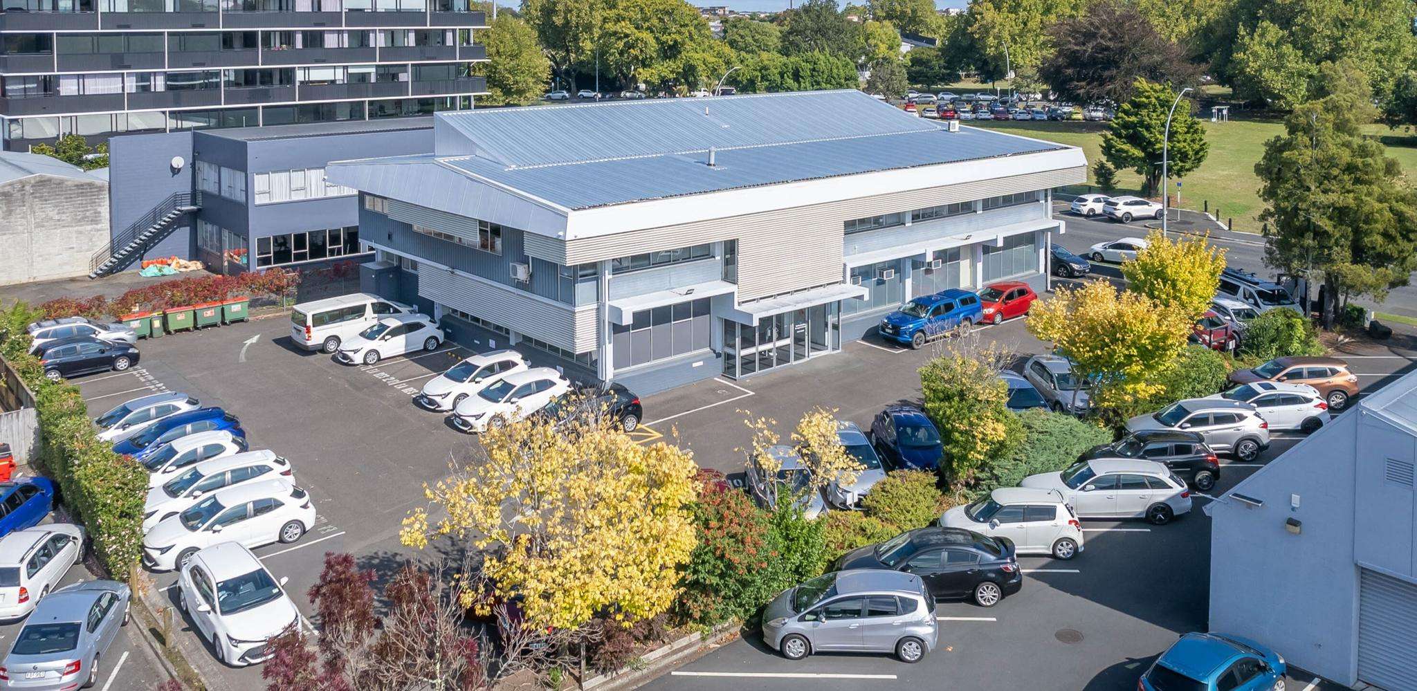 Income-backed office with 40-year record
