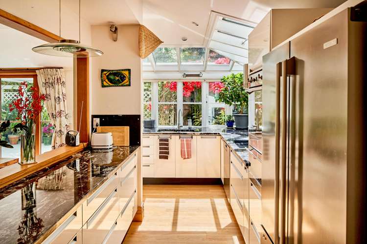 15 Whiorau Grove Lowry Bay_4