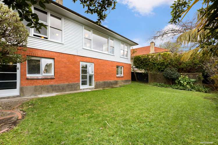 70 Lake Road Narrow Neck_1