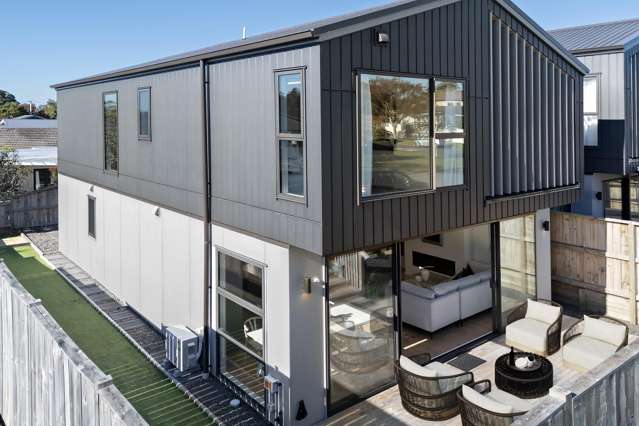 BE AMAZED - TRENDY, MODERN, AND UPMARKET!