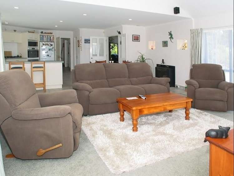 8 Scoresby Grove Whitby_22