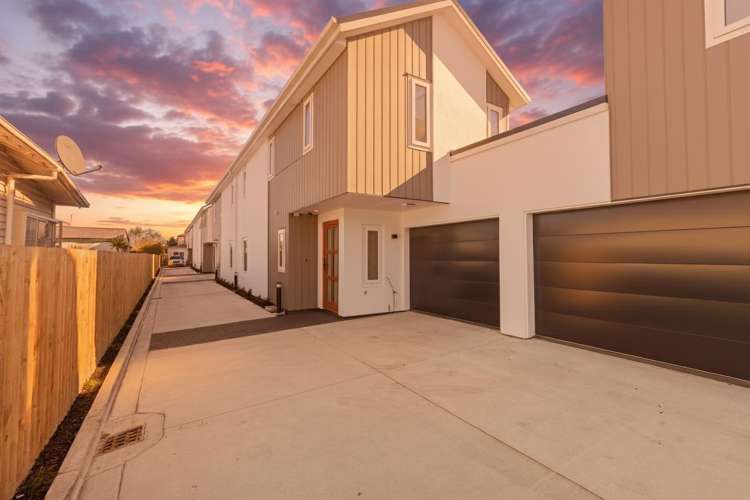 2/61 Waltham Road Sydenham_0