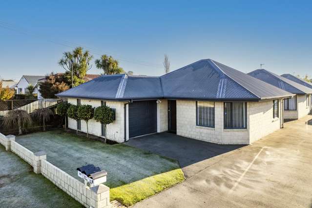 Over 60s Sunny, Standalone, Front Townhouse