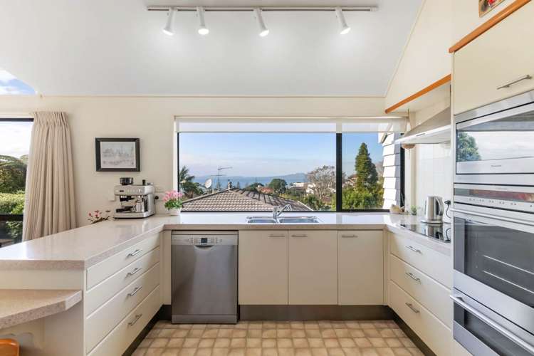 2/4 Oban Road Browns Bay_5