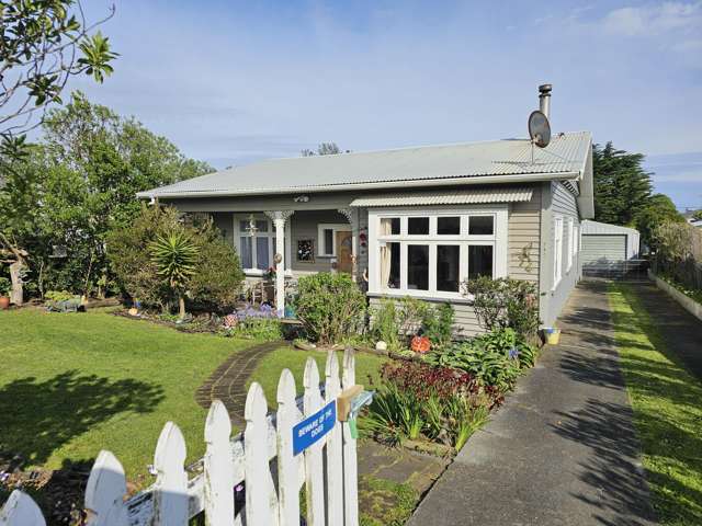 Gorgeous Cottage Within a Stroll to the Beach!