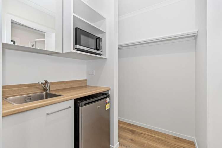 10B/150 Te Rapa Road 3283_6