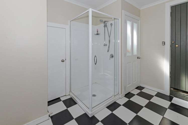 43 Derwent Crescent Titirangi_14