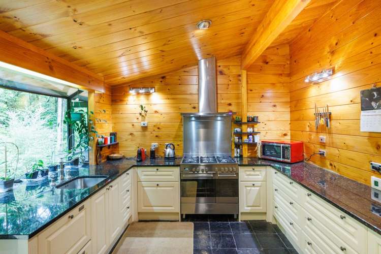 11 The Bush Track Aokautere_18