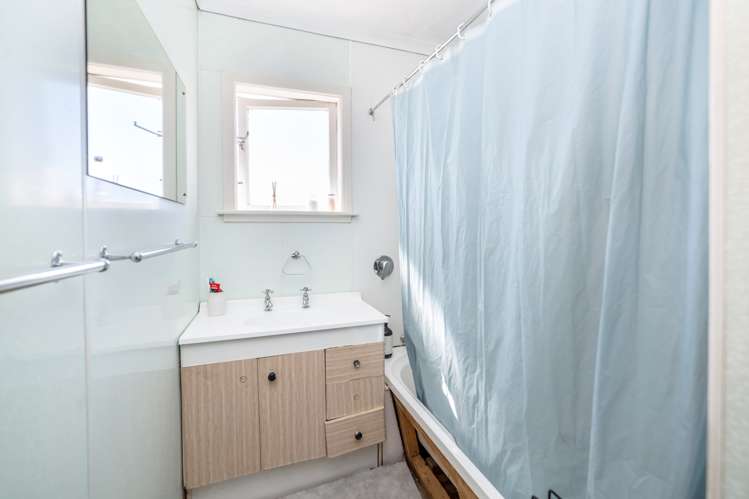 61 Lincoln Road Carterton_16