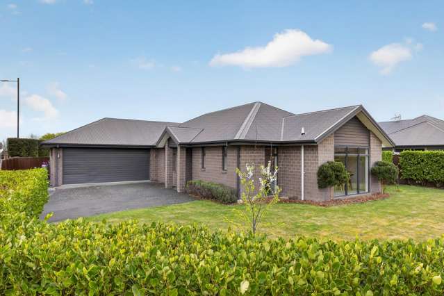 Sunny Spacious and ready to Enjoy!
