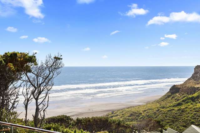 Live or holiday at Castaways Resort
