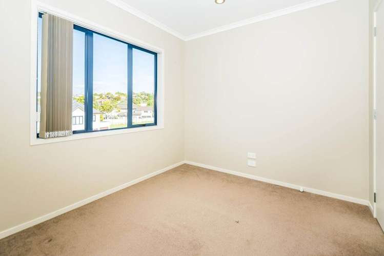 93 Fernhill Way Oteha_10