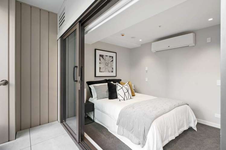 213/47 Beach Road City Centre_8