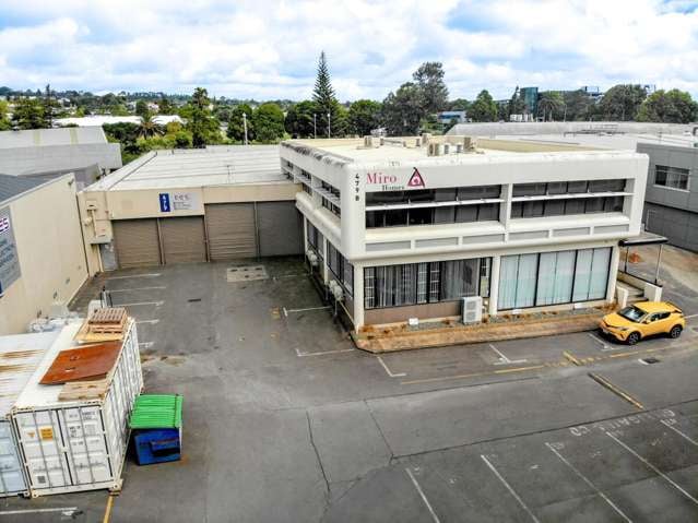 Well located industrial - close to SH1