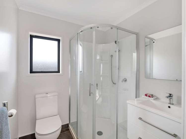 13 Olney Court One Tree Point One Tree Point_26