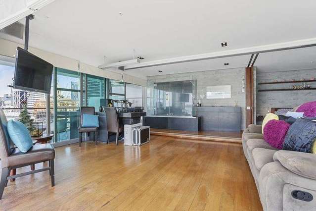 6/137 Quay Street City Centre_2