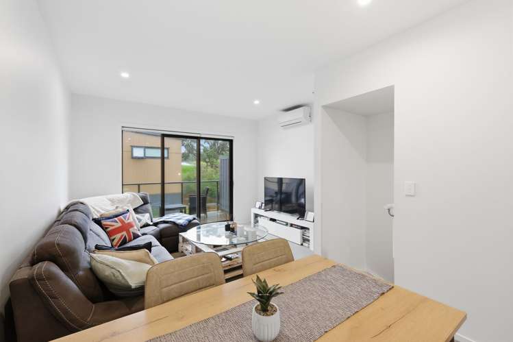 5/694 Whangaparaoa Road Stanmore Bay_3