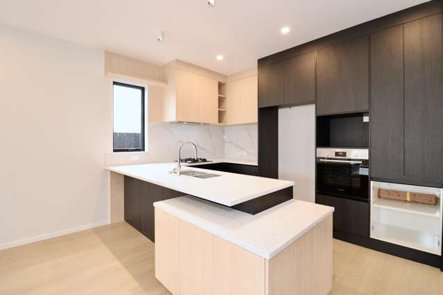 5 Bedroom House with Separate Unit In Drury