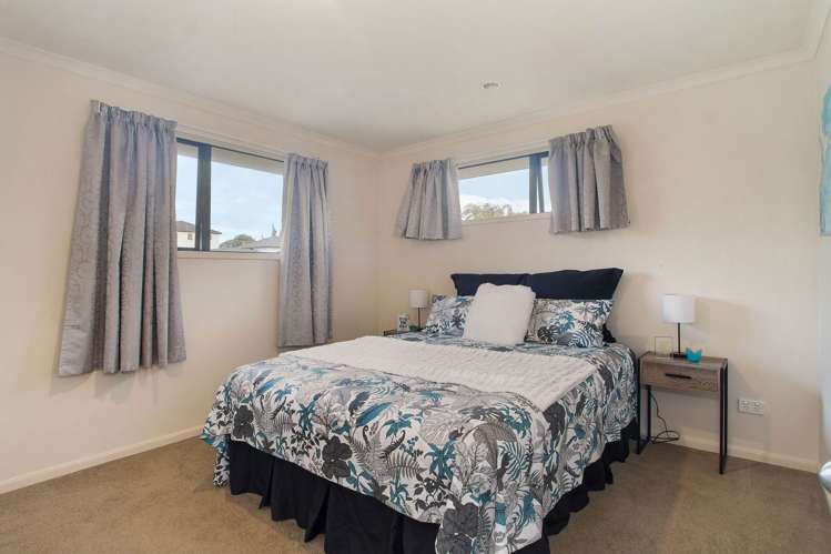 6 Thomas Hamer Place Greenhithe_11