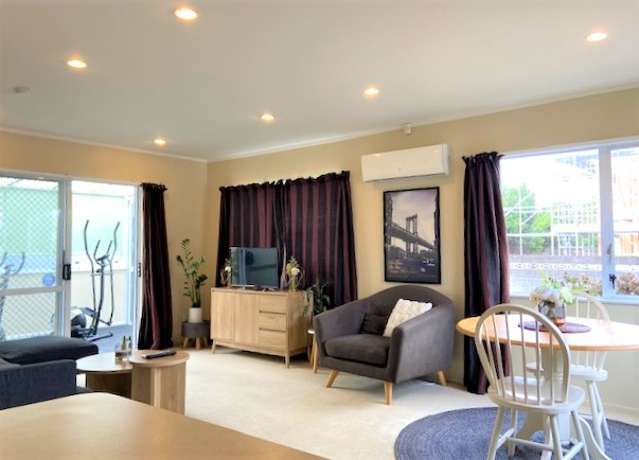 2/4 Shamrock Lane Te Atatu Peninsula_2