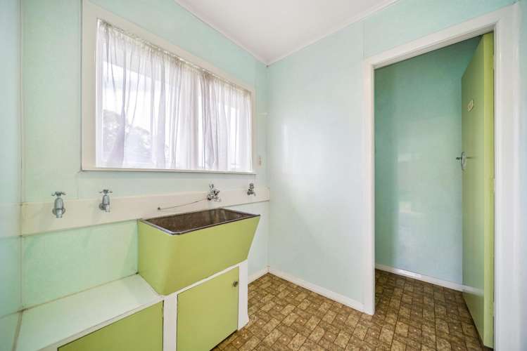 8 Robertson Road Mangere_17