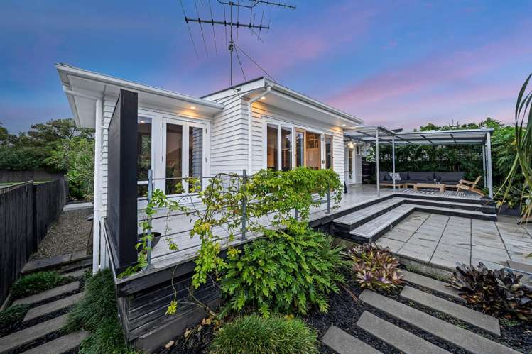 11 Bradbury Road Botany Downs_8