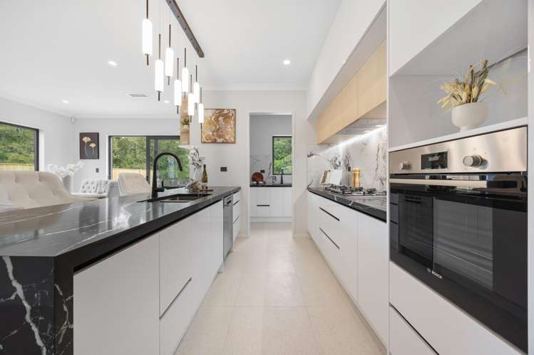 2F Hughs Way Flat Bush_14