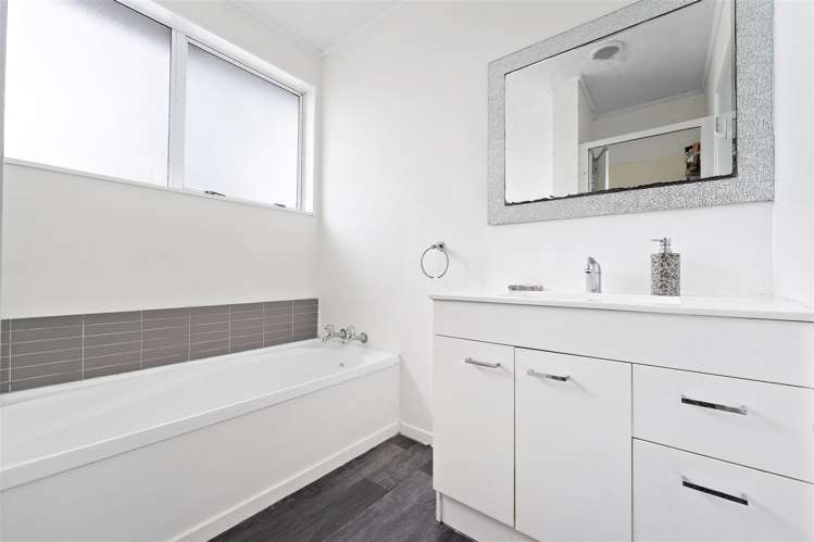 2/13 Etherton Drive Manurewa_5