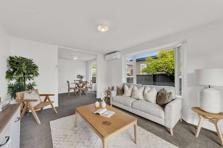 2/166 Rocking Horse Road Southshore_7