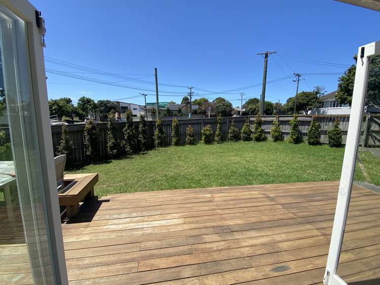 25 Holland Avenue Point England_1