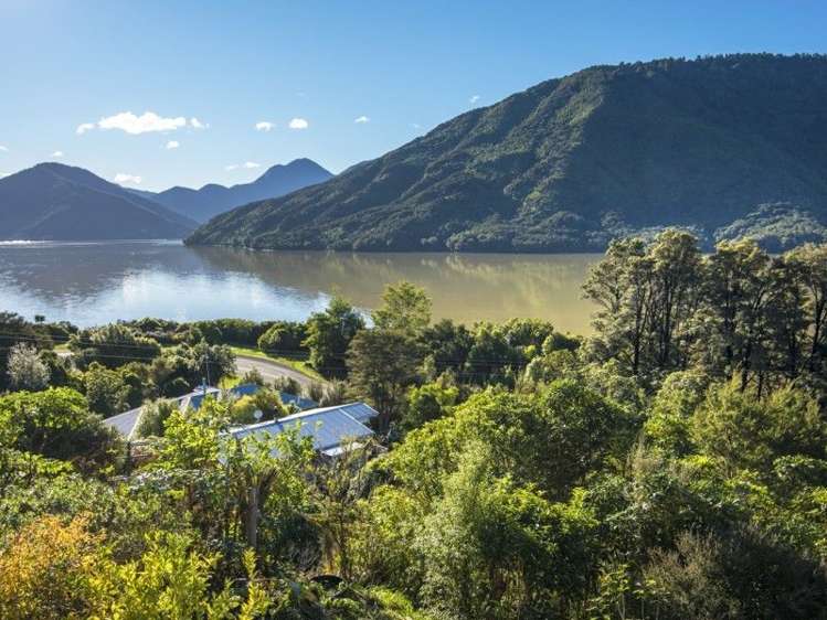 782 Queen Charlotte Drive Havelock_12