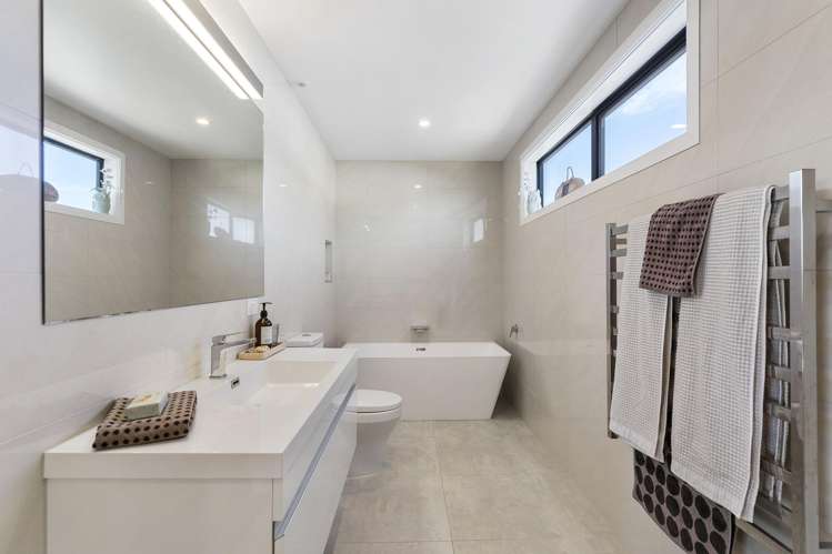 32 Defender Crescent Beachlands_25