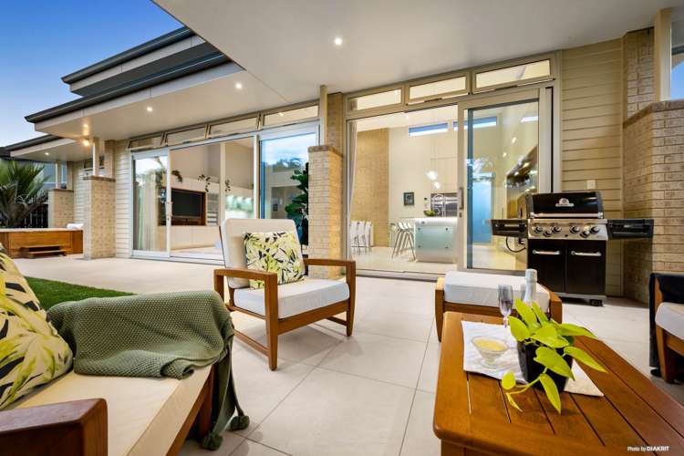 54 Pine Harbour Parade Beachlands_0