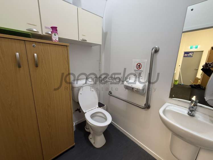 9B/219 Moore Street Howick_7